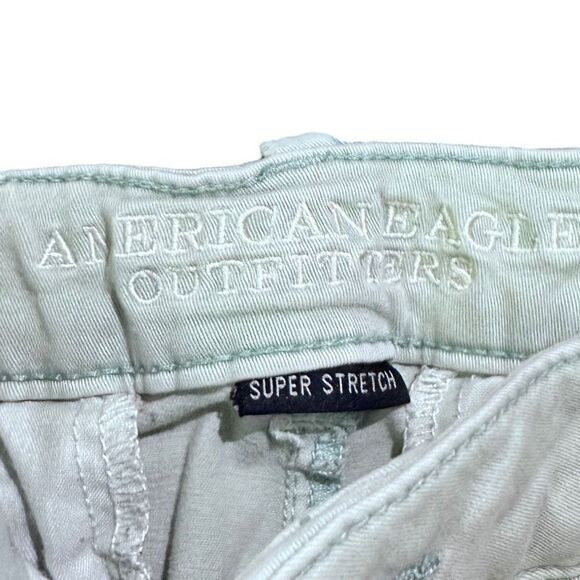 American Eagle Outfitters Low Rise Midi Khaki Super Stretch Shorts Size 8 - Picture 3 of 5